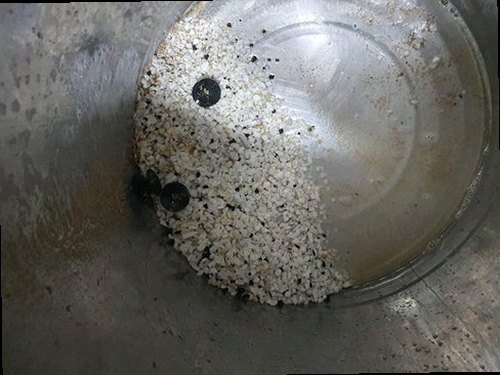 은평구 역촌동 하수구막힘 배수구 주변과 배관 상태를 확인하는 현장 점검 모습